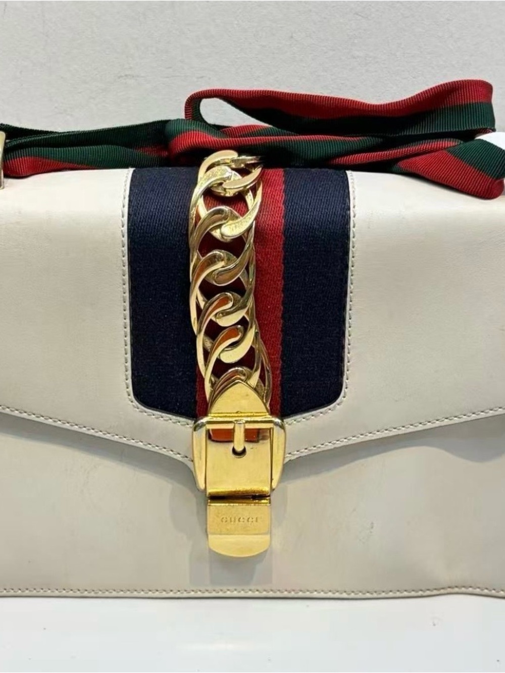 Gucci White Leather Shoulder Bag with Green-Red Web and Gold Chain